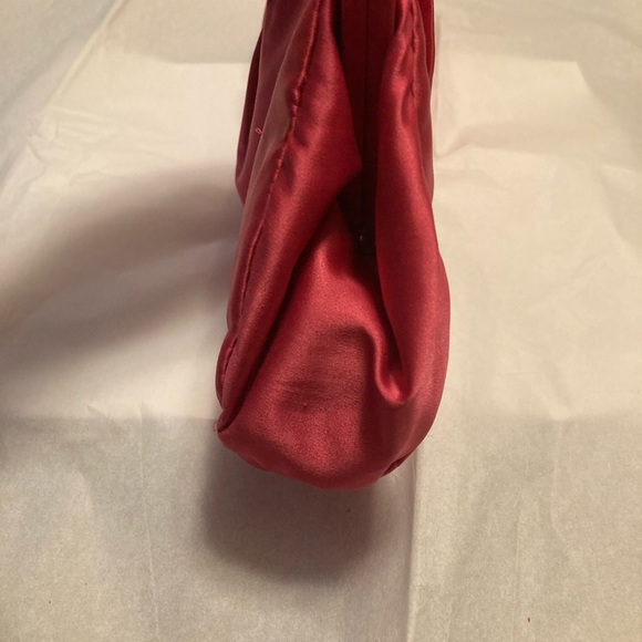 Express Hot Pink Satin clutch with 3 small rosebuds 🌹 - Picture 4 of 6